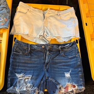 Women's Distressed Denim Shorts -4 pairs size 16 and 14 read below 👇